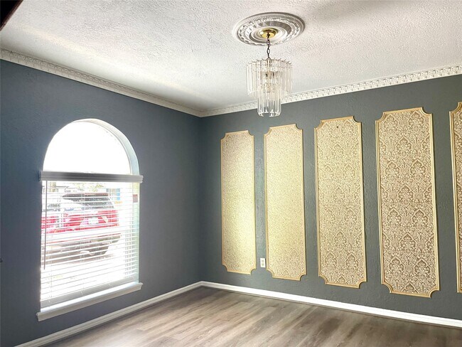 Building Photo - 9626 Hearthwood Dr