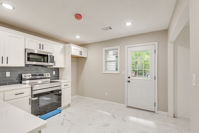 Building Photo - 4110 Bowers Pointe Dr SW