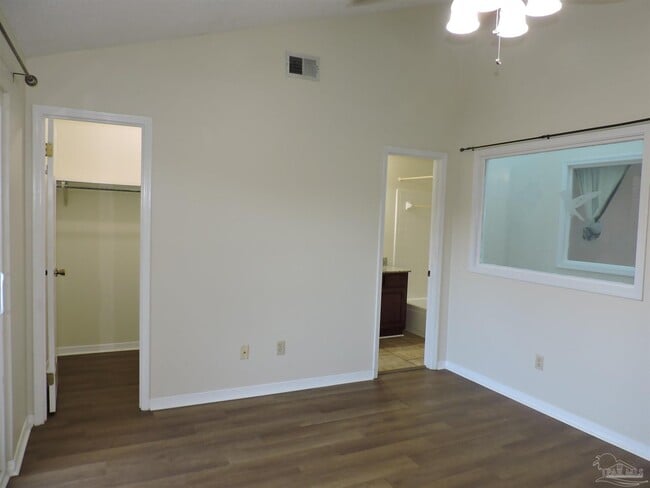 Building Photo - 3510 Parkwood Ave