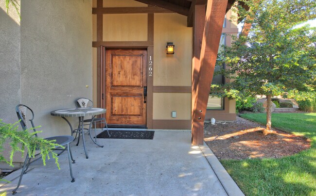 Building Photo - 1262 E Lone Shore Dr