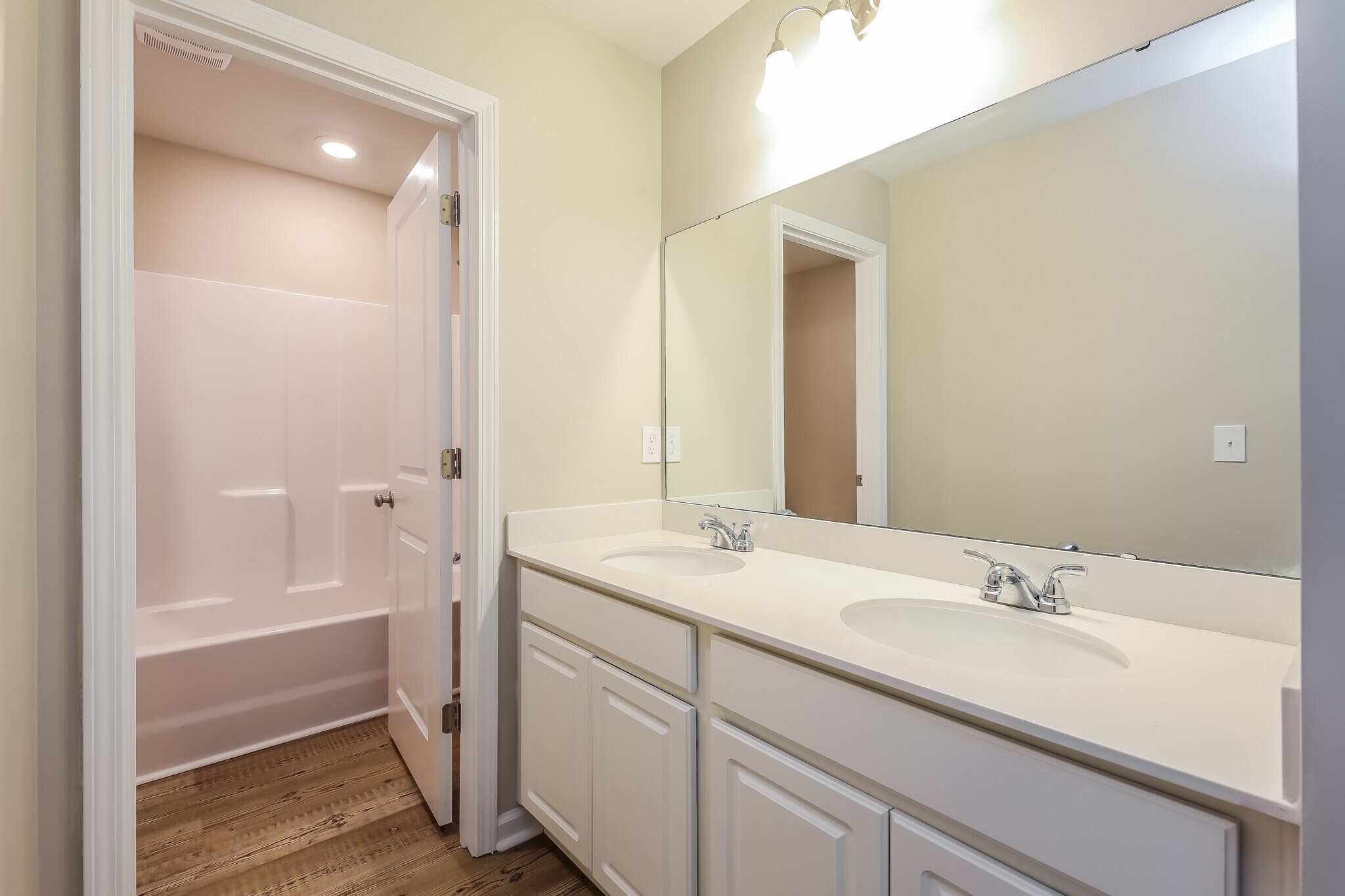 Building Photo - 415 Pollyanna Dr