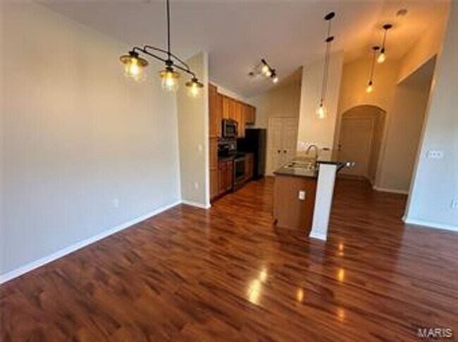 Building Photo - Beautiful Condo in Mehlville