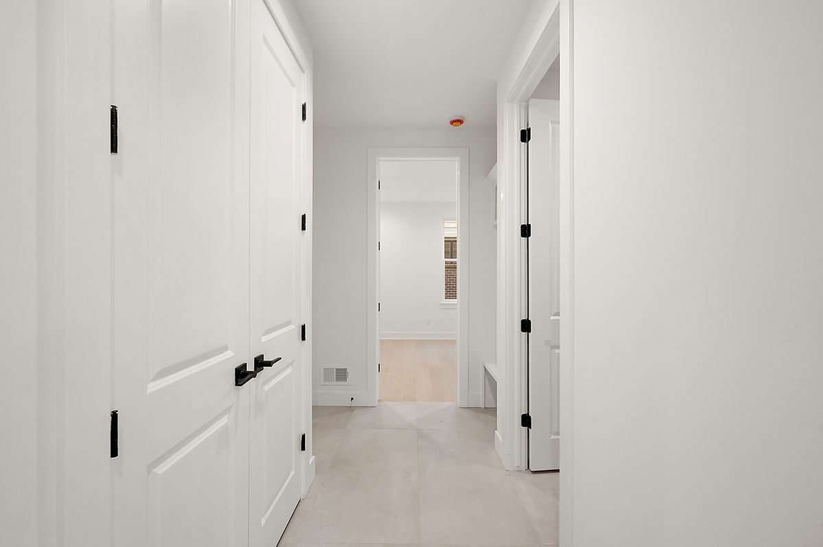 Building Photo - 5944 Willow Grove