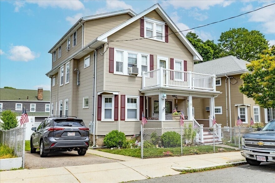 Primary Photo - 31 Iona St
