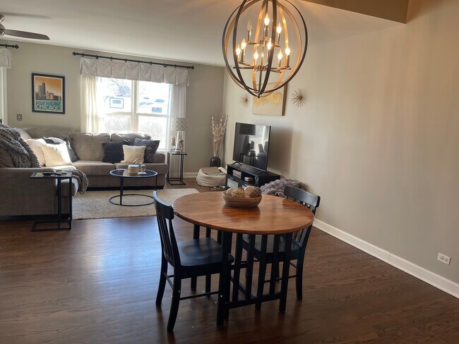 Building Photo - 3252 Cool Springs Ct