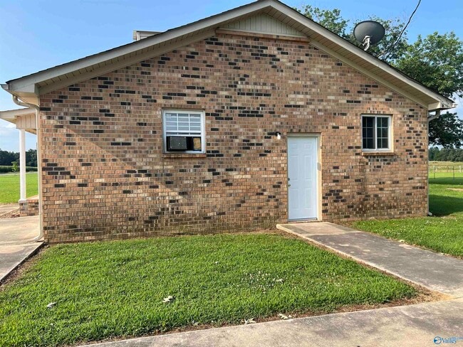Building Photo - 16767 Glaze Rd