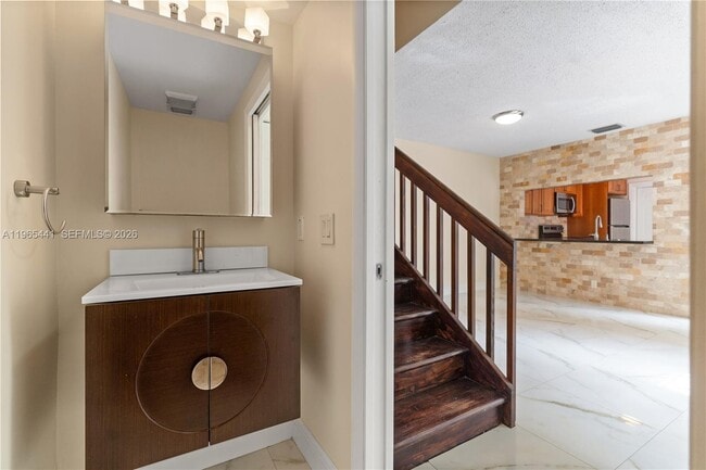 Building Photo - 11009 Mainsail Dr