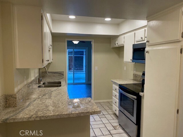 Building Photo - 9815 Verde Mar Dr
