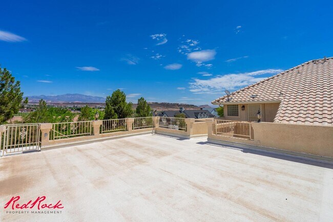 Building Photo - Spacious 6 Bedroom Home with a Balcony!