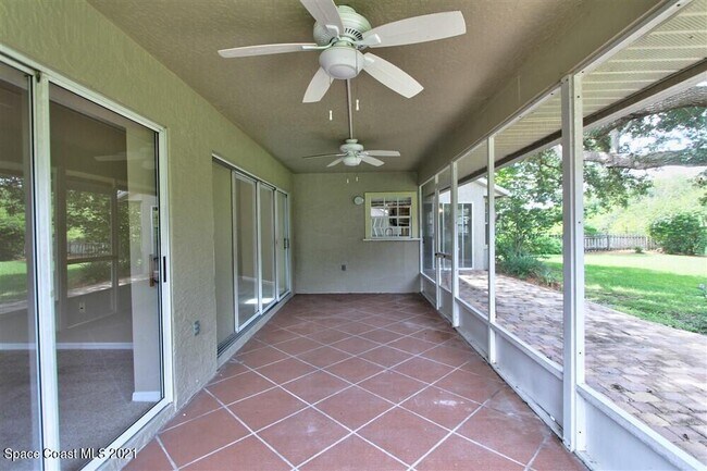 Building Photo - 4240 Wood Haven Dr