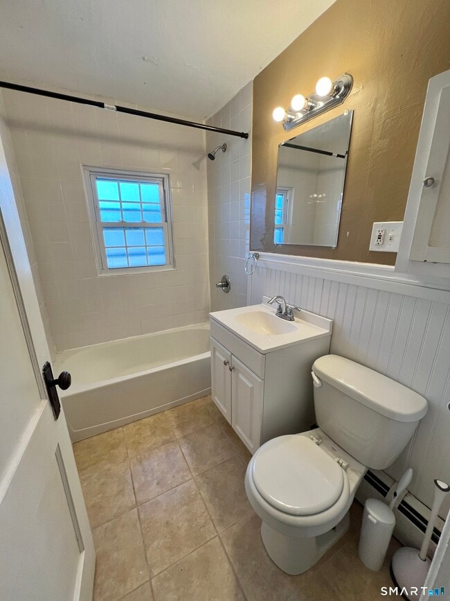 Building Photo - 62 Quaker Ln S