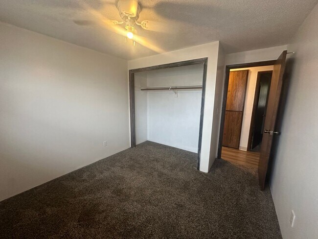Building Photo - Three bedroom, Two bathroom home located i...