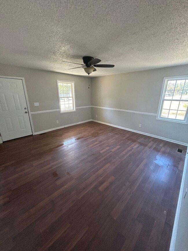 Building Photo - 802 W Parker Rd