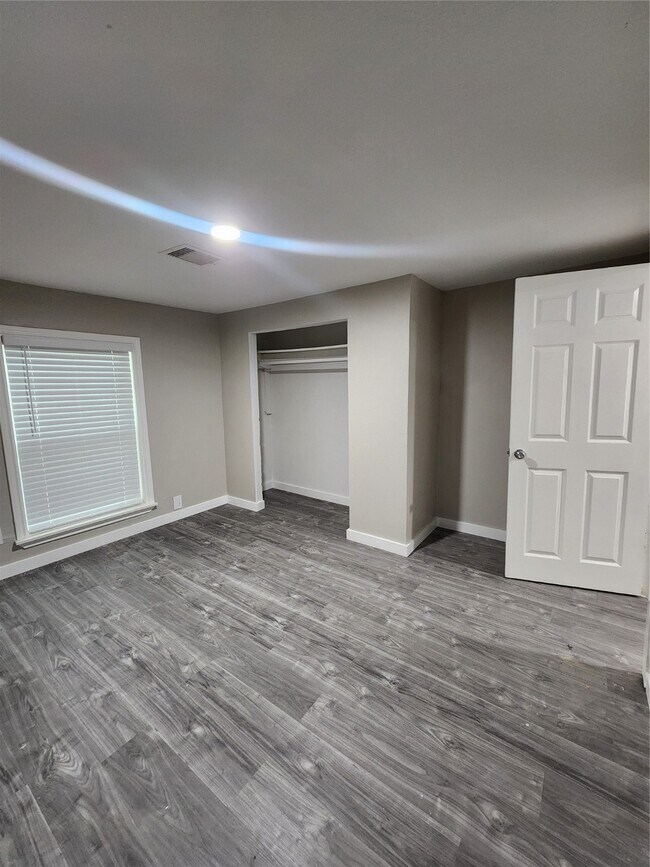 Building Photo - 6203 Hoffman St