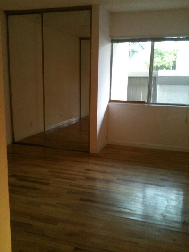 Building Photo - Cozy Ground Level Condo in Goleta, CA