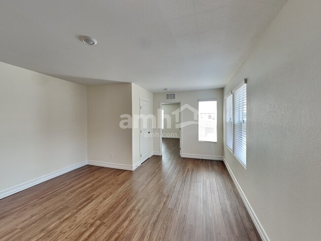 Building Photo - 960 Nero Ave