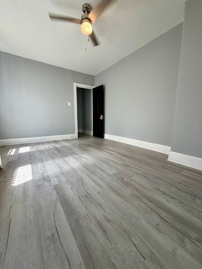 Building Photo - Stunning 3-Bedroom Townhome in Wyoming! Available NOW!