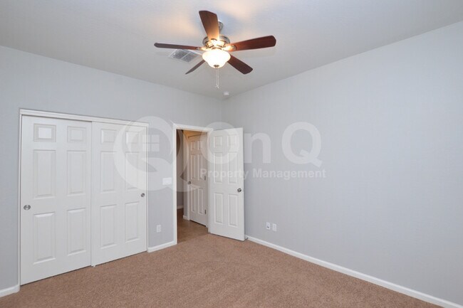 Building Photo - Layton Lakes! 2 story!