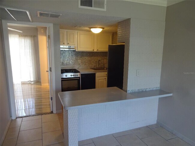 Building Photo - 123 BLUE POINT Way