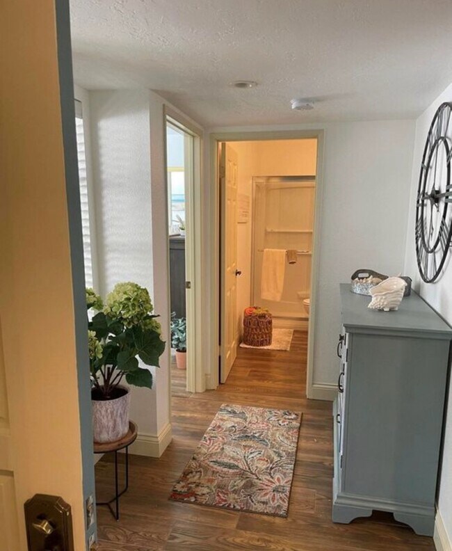 Building Photo - 615 Island View Cir