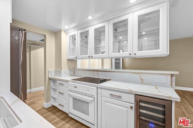 Building Photo - 1131 Alta Loma Rd