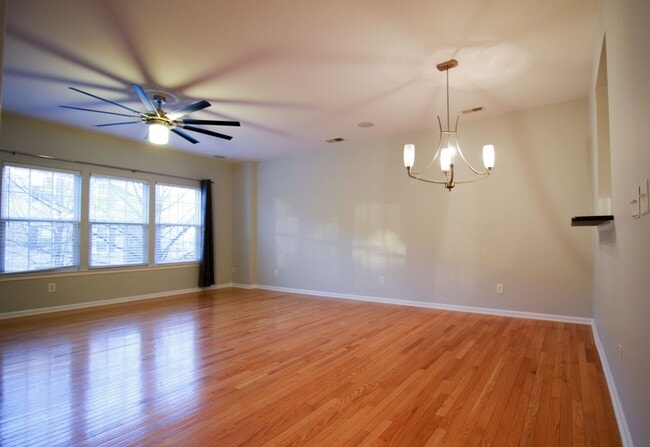 Building Photo - 264 W Bland St