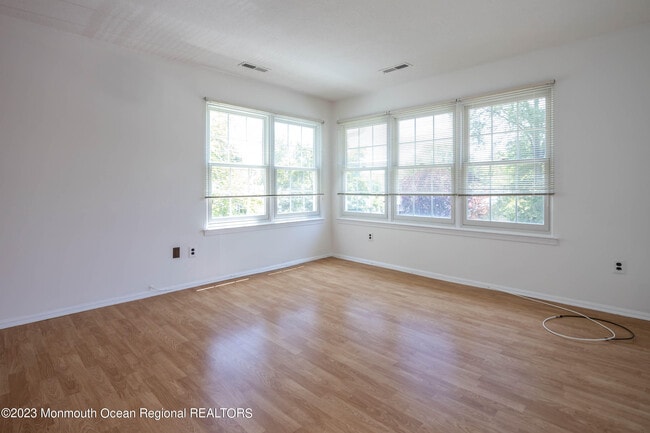 Building Photo - 90 Quince Ct