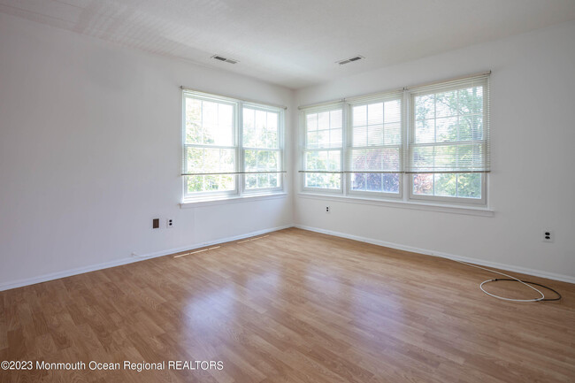 Building Photo - 90 Quince Ct