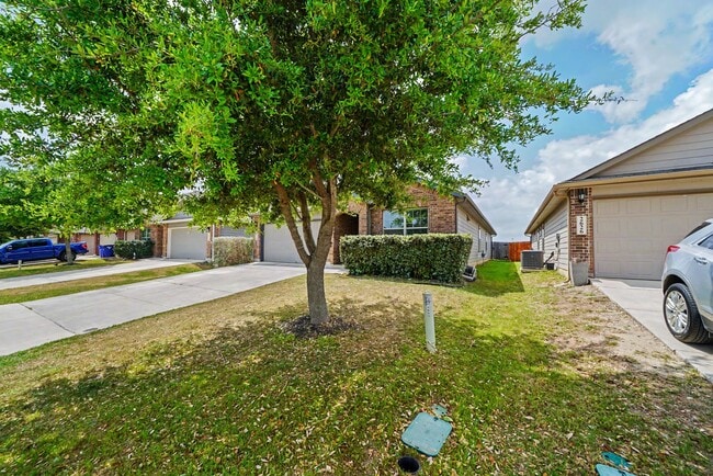 Building Photo - Modern 4-Bed Home with Open Layout in New Braunfels - Realtor Commission: $500