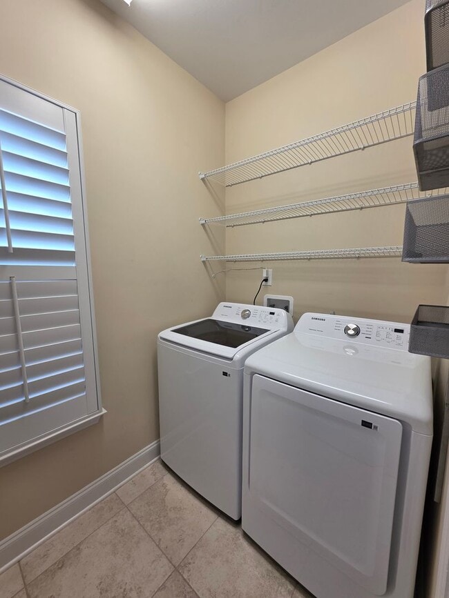 Building Photo - For Lease  End-Unit 3-Bedroom Townhome wit...