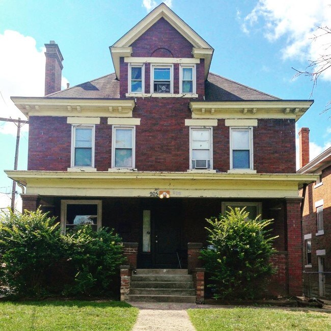 Primary Photo - 205 E 14th Ave