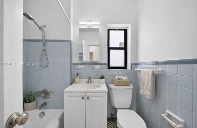 Building Photo - 3255 SW 60th Ave