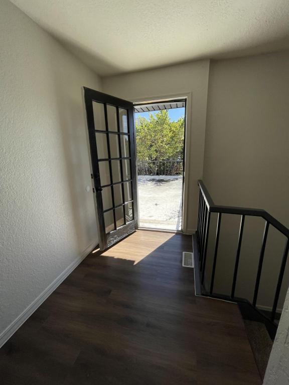 Building Photo - 6114 S Lakewood Ave