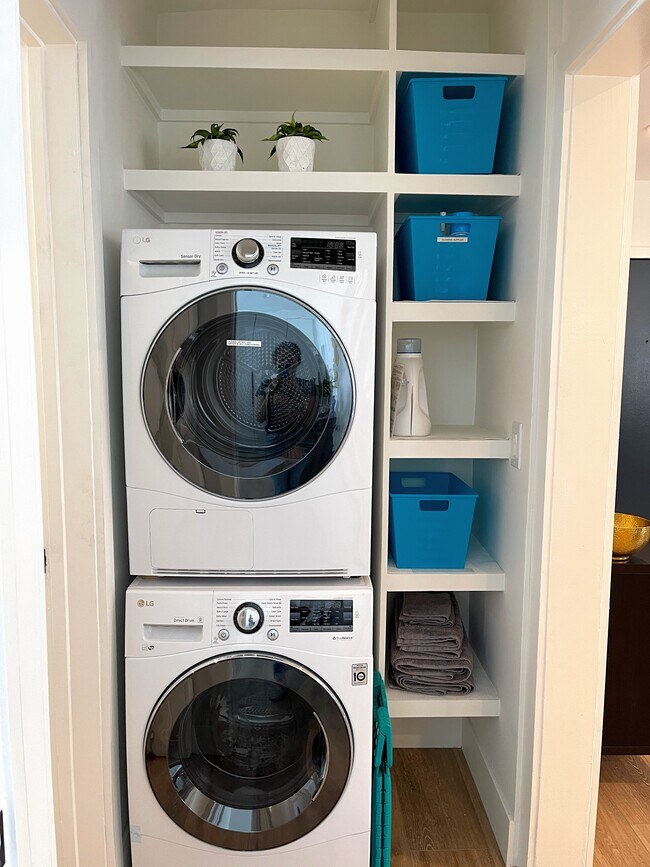 Brand New LG washer & dryer in unit - 1907 Malcolm Ave