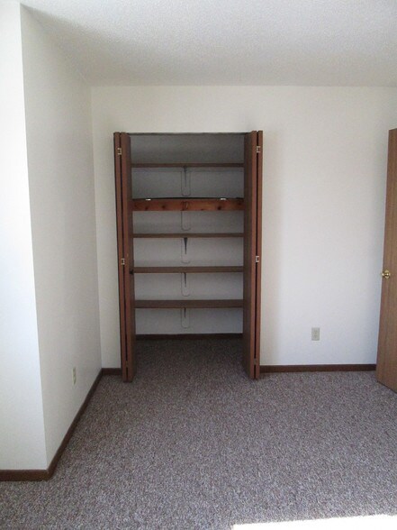 Primary Photo - 100 Ludland Dr