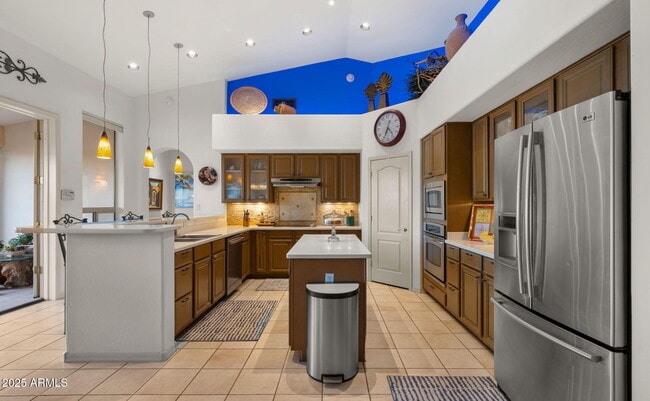 Building Photo - 5910 E Cielo Run S