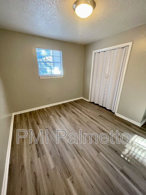 Building Photo - 1900 Tall Pines Cir