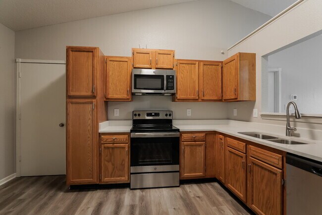 Building Photo - 4038 Knollwood Ave