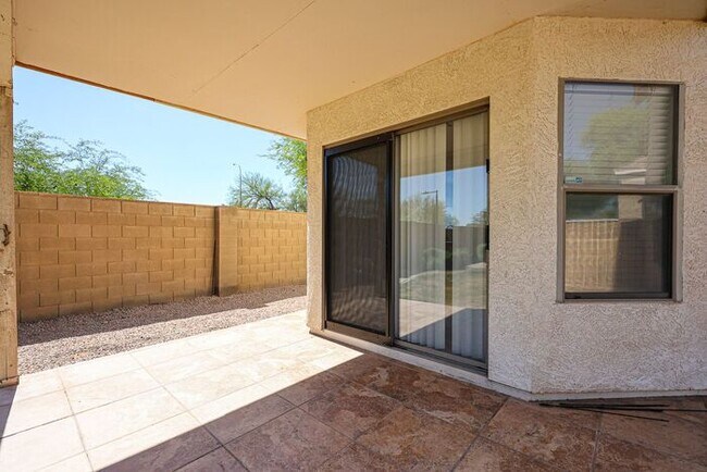 Building Photo - Introducing a stunning 4-bedroom, 2.5-bath...