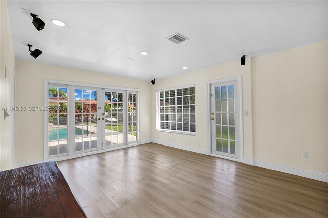 Building Photo - 5781 SW 25th St