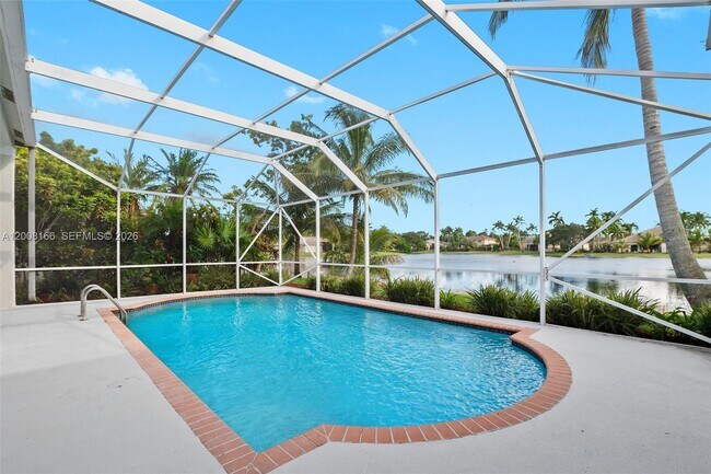 Building Photo - 646 Heritage Dr