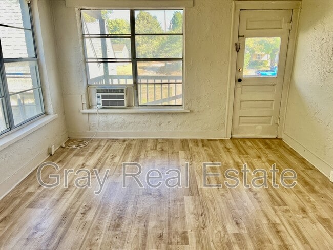 Building Photo - 907 1/2 S Stockton