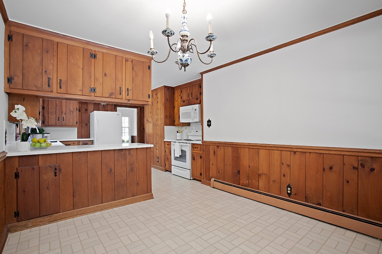 Kitchen and Breakfast Area - 2152 Lakeshore Ct