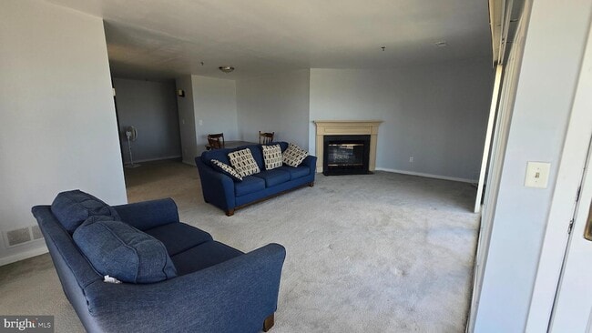 Building Photo - 5215 Le Parc Dr
