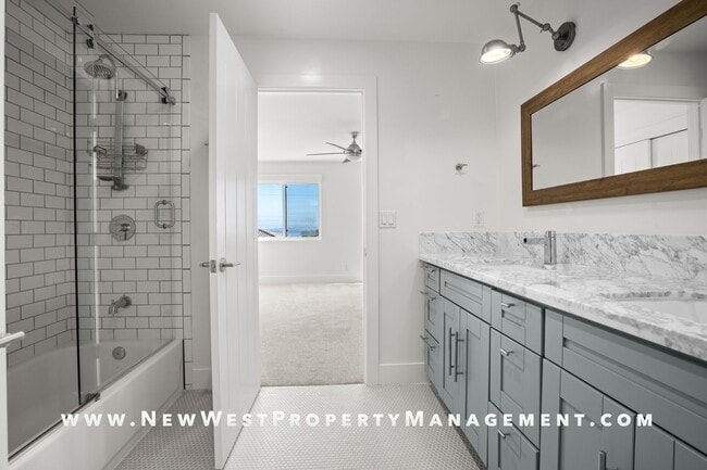 Building Photo - Exquisite Pacific Beach 4 bedroom located on a quiet cul-de-sac in the coveted Floral Terrace com...