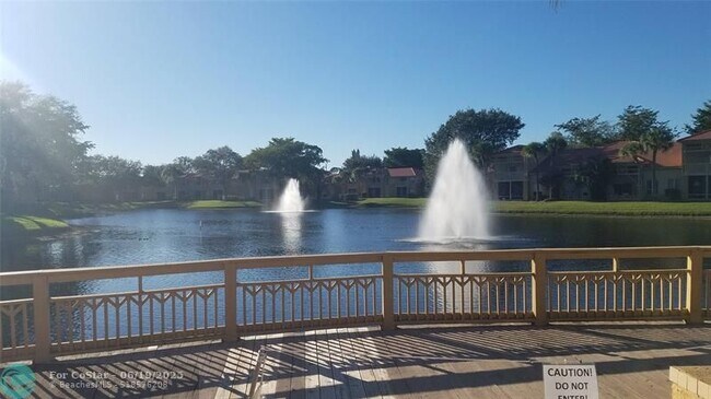 Building Photo - 4759 Via Palm Lakes