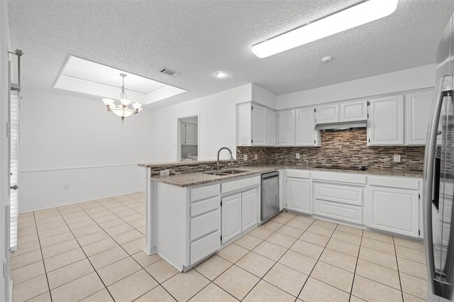 Building Photo - 1205 Olde Towne Dr