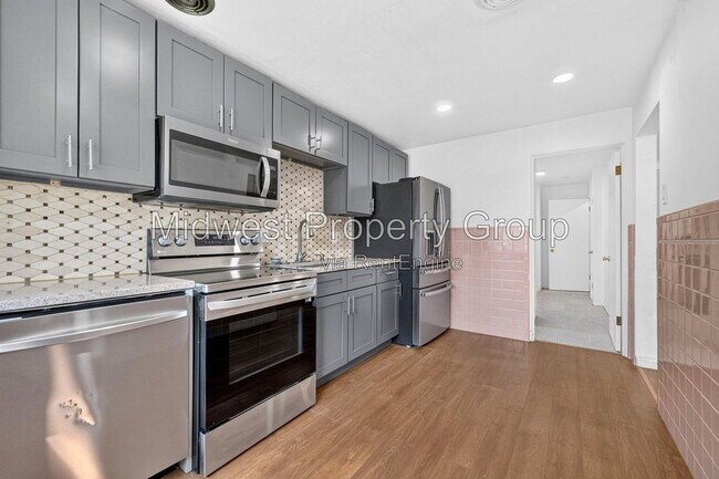 Building Photo - 2050 Goodale Ave