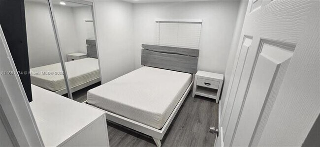 Building Photo - 5310 SW 23rd Terrace