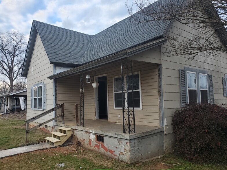 Building Photo - 1409 E Market St